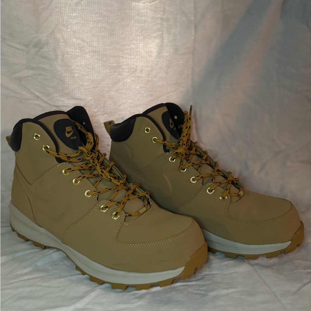 Nike Men's Manoa Leather ‘Haystack’ Size 13
